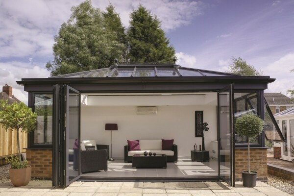 Glass box conservatory